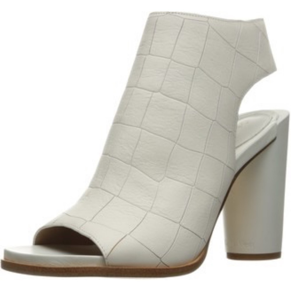Calvin Klein Amari White Leather Croc Embossed Shoes Size 6.5